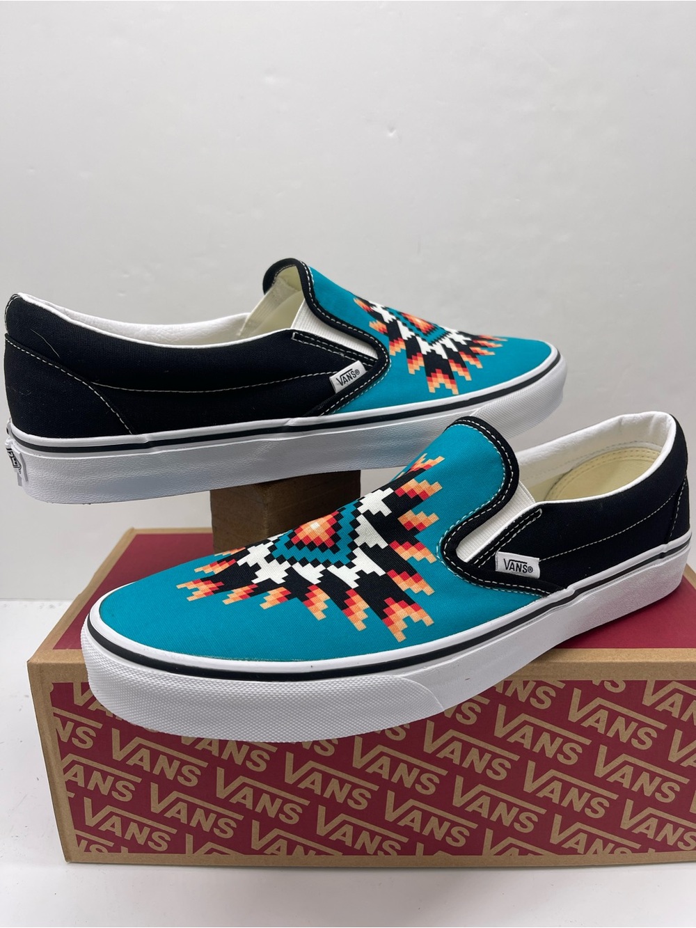 Vans Men’s Classic Slip-On Desert Vibes Teal Blue/True White
Sneakers Aztec - Picture 9 of 16